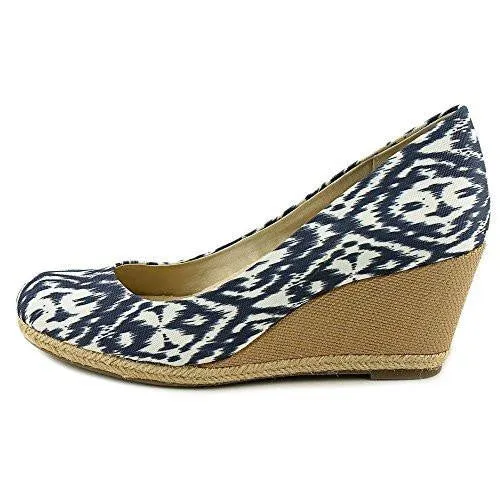 Ozara Closed Toe Wedge Pumps Washed Indigo Size 8