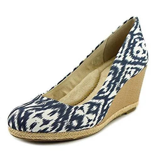 Ozara Closed Toe Wedge Pumps Washed Indigo Size 8
