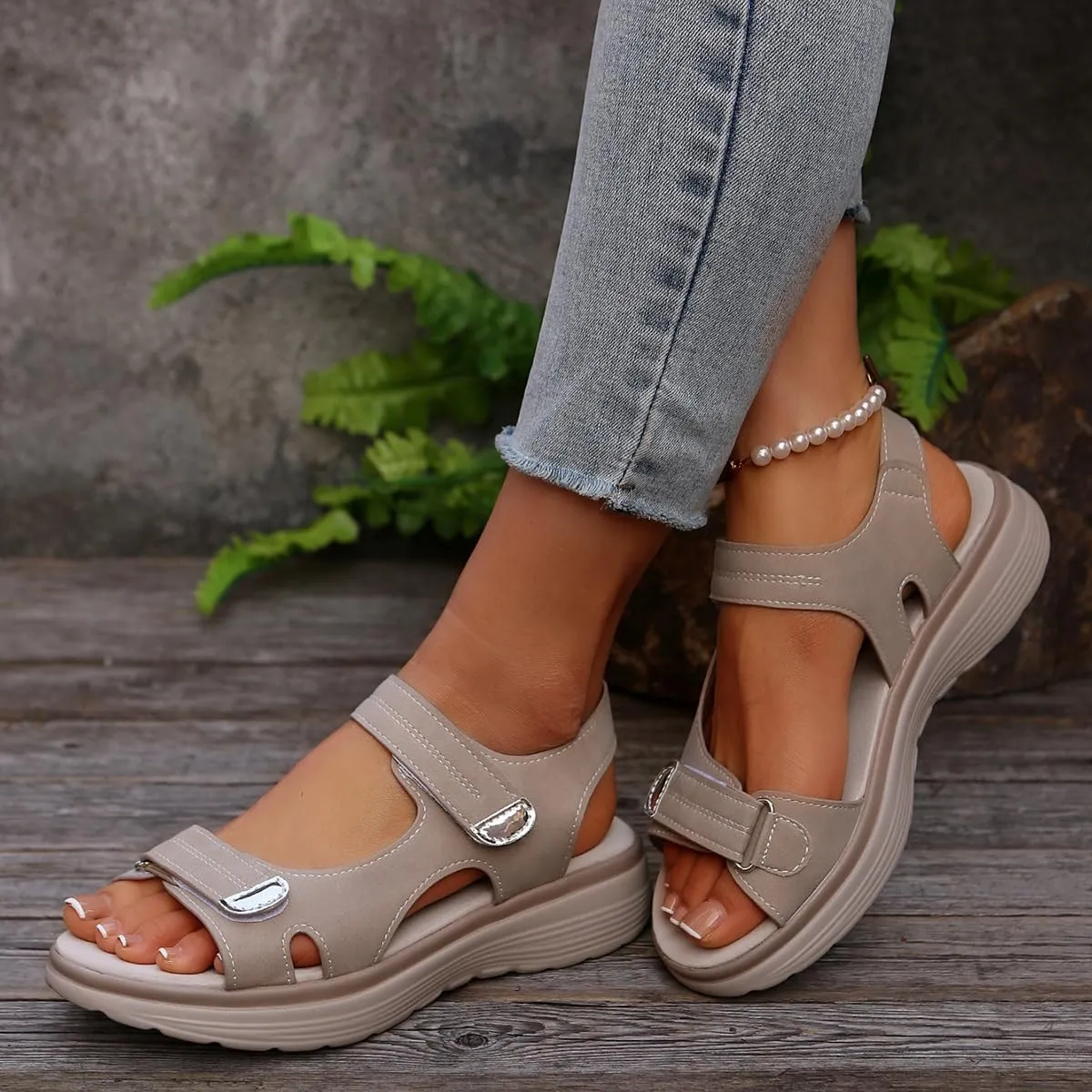 Summer 2025 new sandals women's wedge heel lightweight buckle beach shoes outdoor comfortable platform sandals, wear-resistant, lightweight, skin-friendly, breathable and comfortable