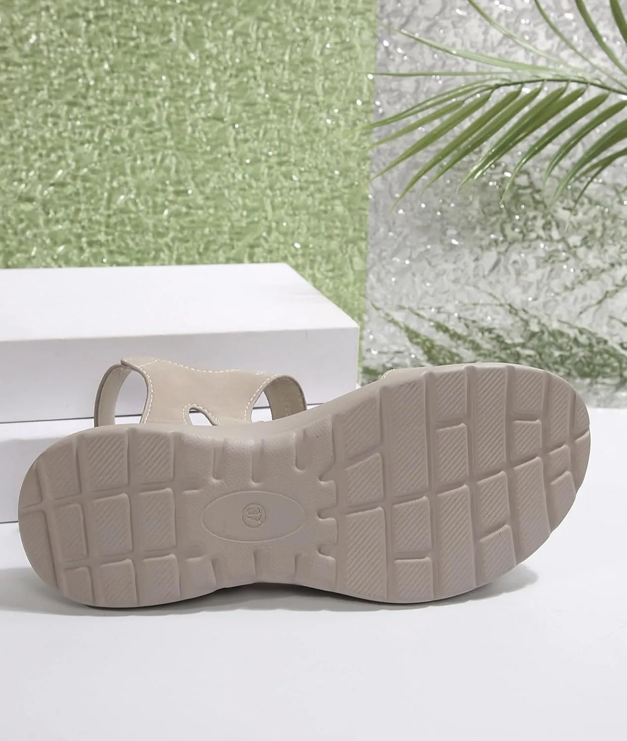 Summer 2025 new sandals women's wedge heel lightweight buckle beach shoes outdoor comfortable platform sandals, wear-resistant, lightweight, skin-friendly, breathable and comfortable