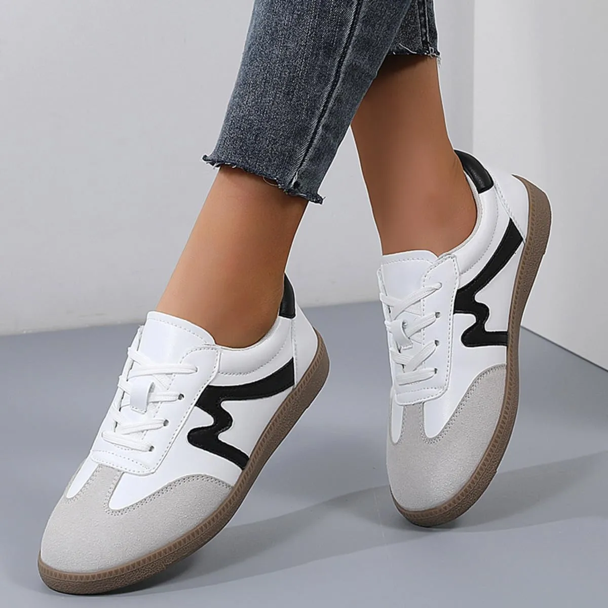 Trendy Women Sneakers, Memory Foam Women's Fashion Sneakers Lace-up Non-Slip Retro Walking Shoes Womens Shoes