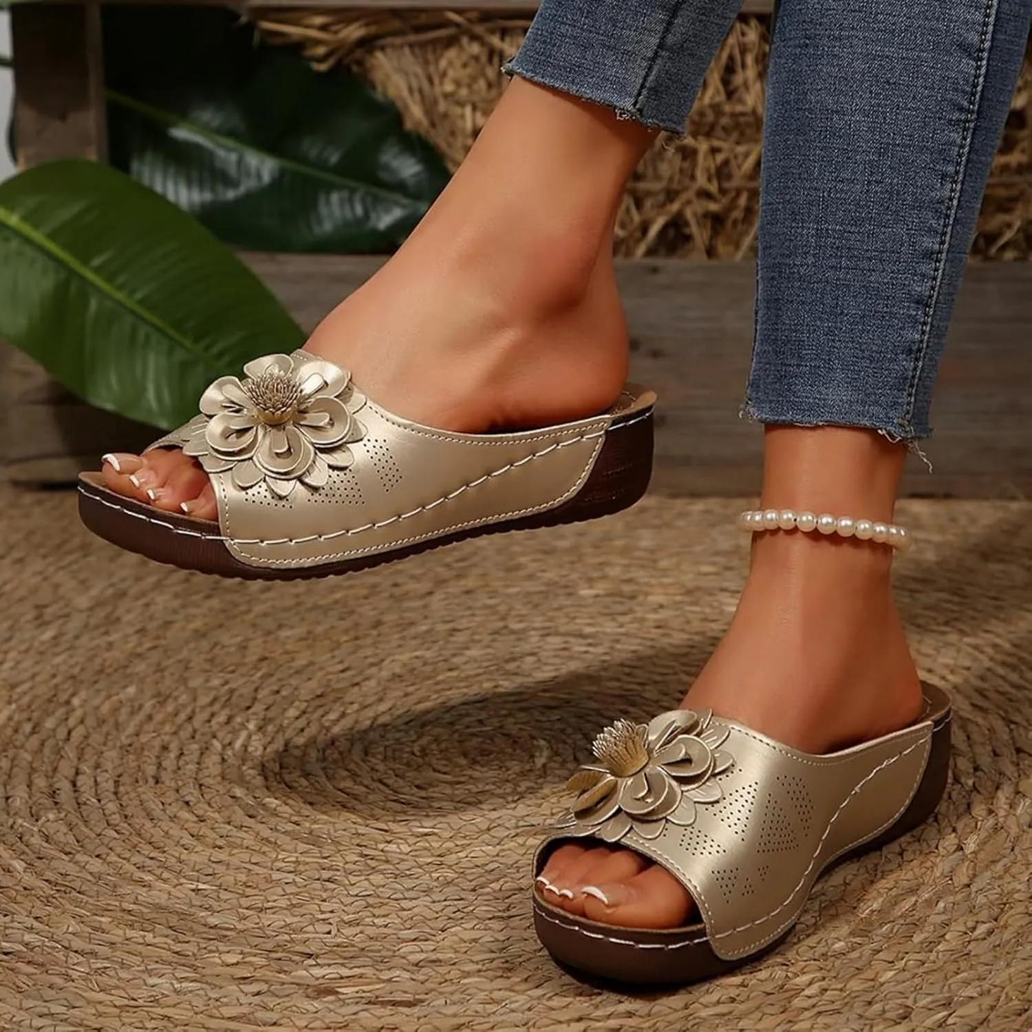 Womens Beach Sandals Chic Flowers Open Toe Non Slip Slippers Casual Dressy Walking Shoes Summer Slides for Women 2025 Fish Mouth Low Wedge Sandals Lightweight Comfortable
