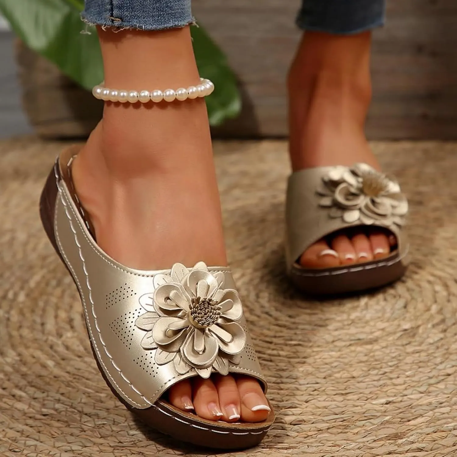 Womens Beach Sandals Chic Flowers Open Toe Non Slip Slippers Casual Dressy Walking Shoes Summer Slides for Women 2025 Fish Mouth Low Wedge Sandals Lightweight Comfortable