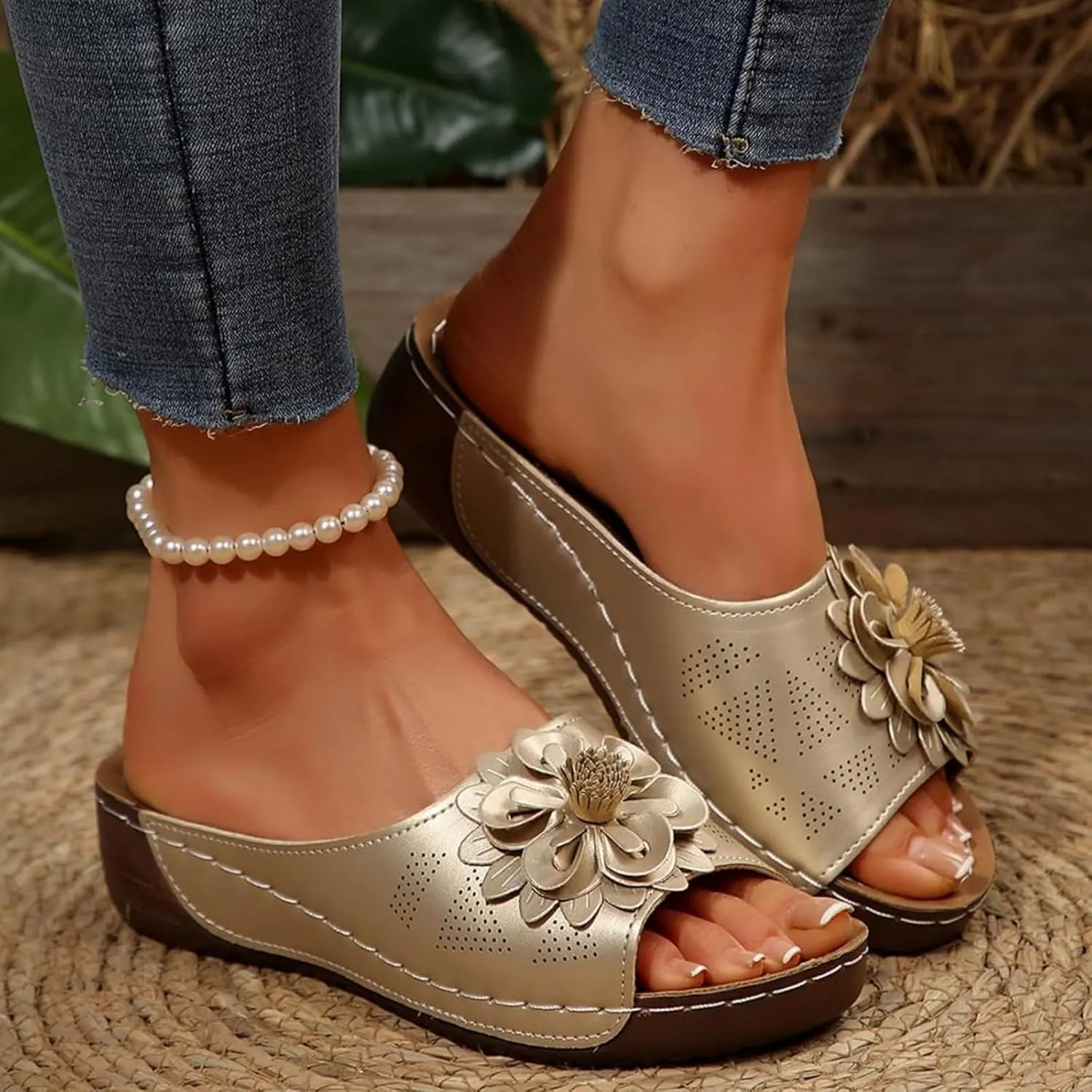 Womens Beach Sandals Chic Flowers Open Toe Non Slip Slippers Casual Dressy Walking Shoes Summer Slides for Women 2025 Fish Mouth Low Wedge Sandals Lightweight Comfortable