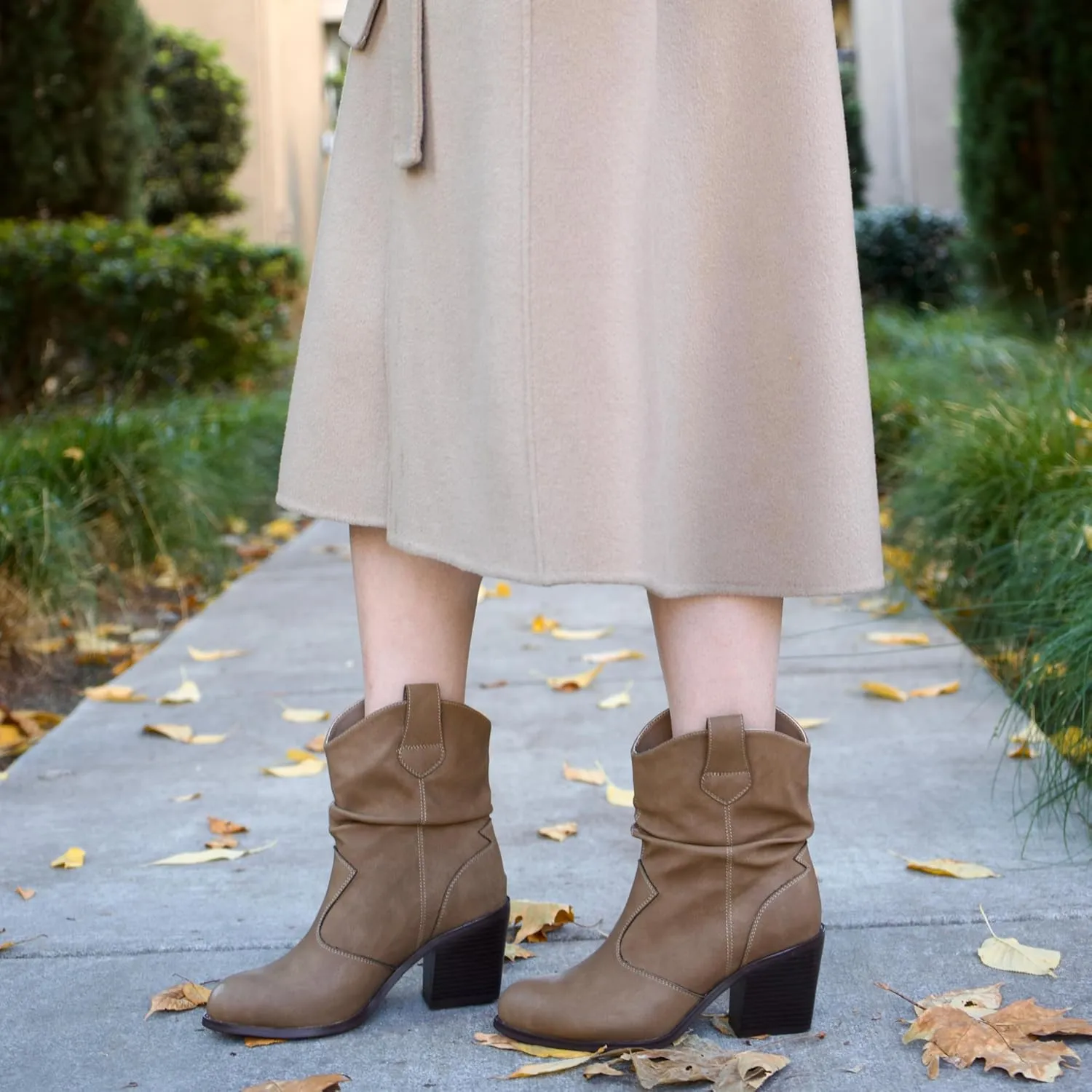 Women's Short Cowboy Boots, Wide-Calf Western Boots with Low Chunky Heel, Ankle Cowgirl Boots Dress Country Concert
